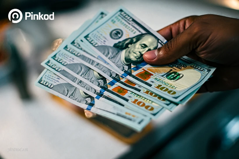 Dollar rasmiy kursi yana 12 400 soʻmdan pastga tushdi
