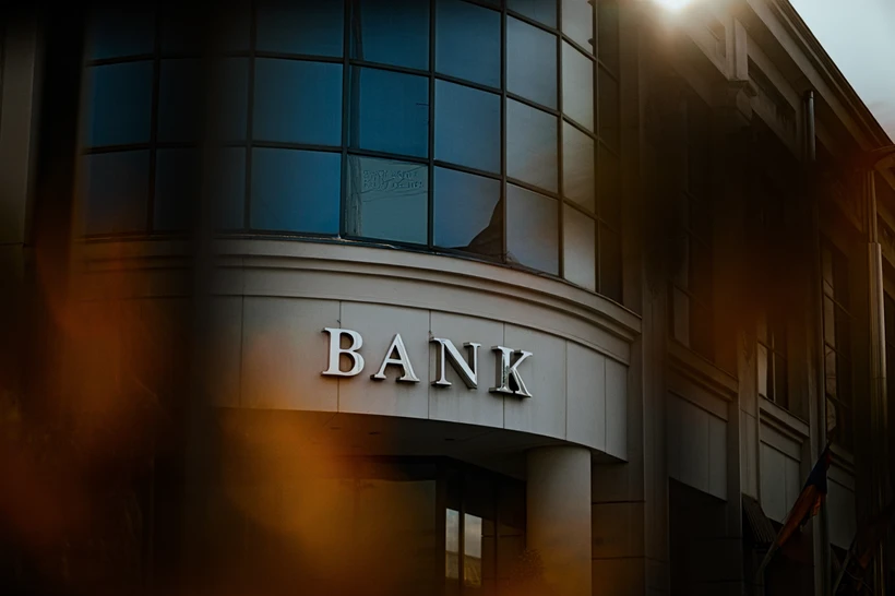 Ўзбекистон банкларида жисмоний шахсларга кўрсатиладиган хизматлар тарифлари — 2026 йил март ҳолатига кўра