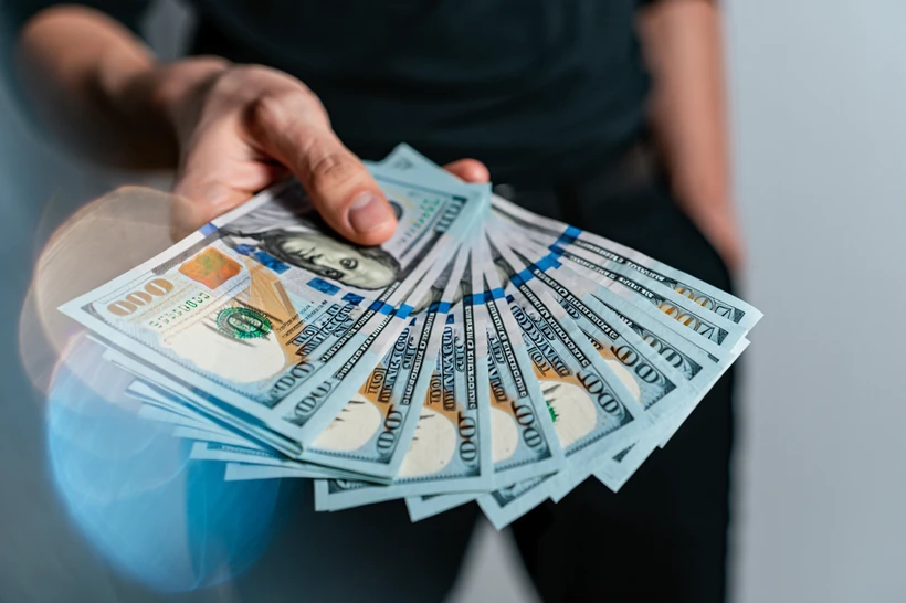 Dollar kursi soʻnggi oʻn oylik minimumga tushdi
