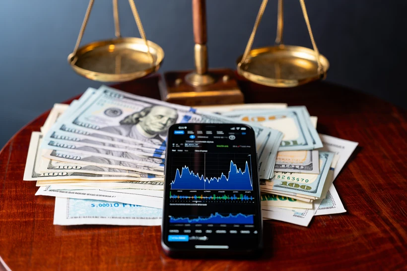 2025 yilda soʻm dollarga nisbatan sezilarli mustahkamlandi. 2026 yilda nima boʻladi?